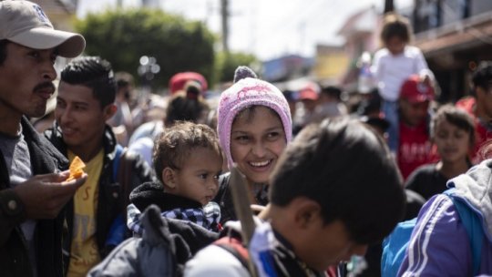Un nou convoi de migranţi se îndreaptă către frontiera dintre Mexic şi SUA