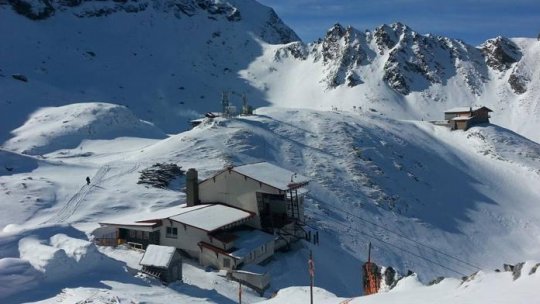 Risc de avalanşe la Bâlea Lac unde stratul de zăpadă are aproape 2 m