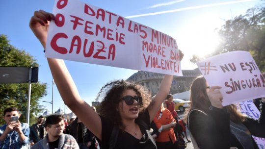 București: Marş al solidarităţii cu femeile supravieţuitoare ale violenţei