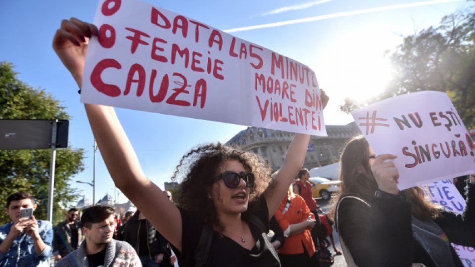 București: Marş al solidarităţii cu femeile supravieţuitoare ale violenţei