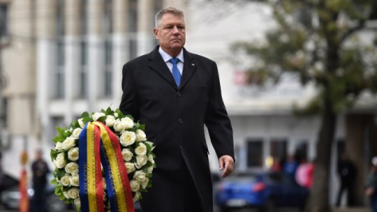 Klaus Iohannis a depus o coroană de flori în memoria victimelor Colectiv