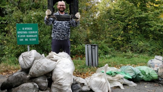 Acţiune de ecologizare pe faleza Dunării, la Brăila