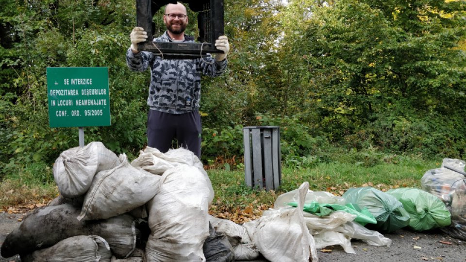 Acţiune de ecologizare pe faleza Dunării, la Brăila