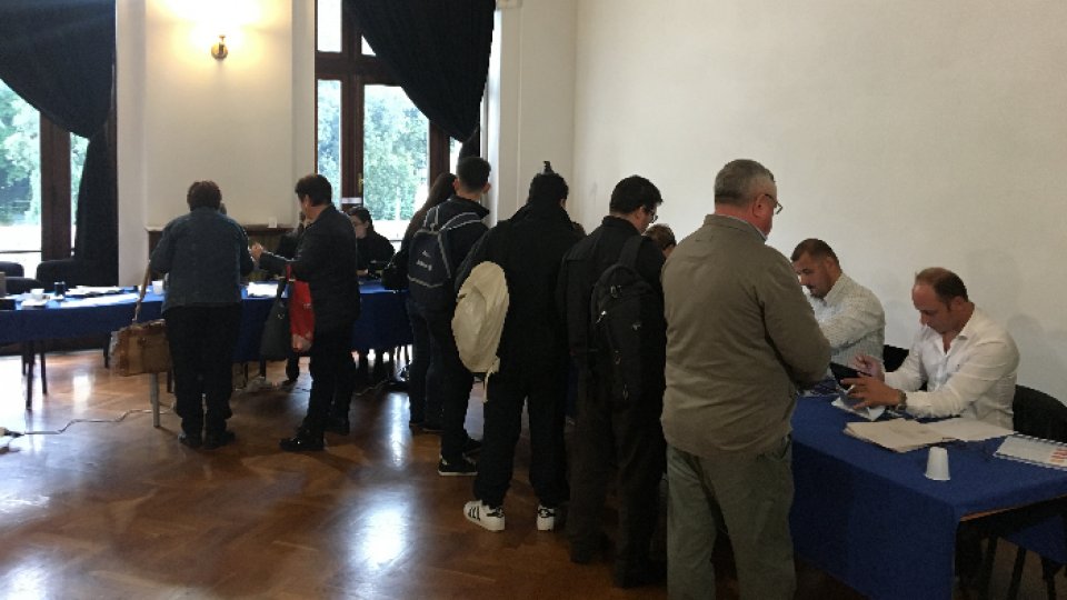 Alegeri prezidențiale: Se votează la primele secții deschise în străinătate