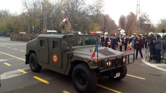 Paradă militară la Bucureşti, de Ziua Naţională a României