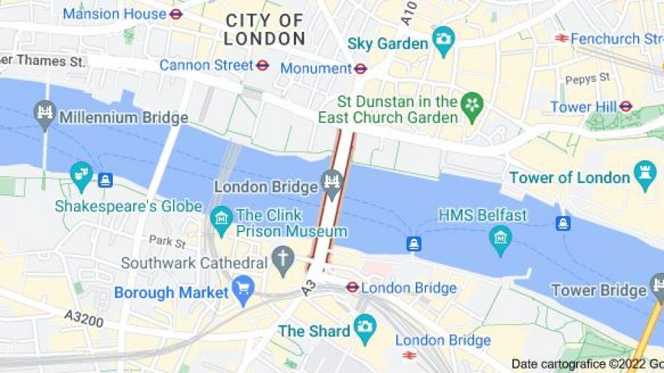Un bărbat a fost împuşcat pe Podul Londrei, anunţă Sky News