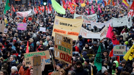 În Franţa, greva împotriva schimbării sistemului de pensii continuă
