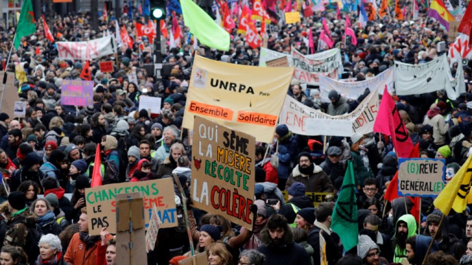 Guvernul francez anunţă luni un calendar al negocierilor cu sindicatele 