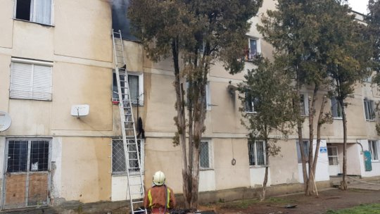 Incendiu într-un bloc de locuinţe din Târgu Mureş