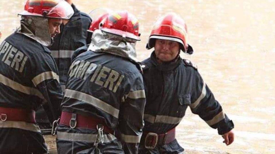 Incendiu la un bloc de locuinţe din Cluj-Napoca