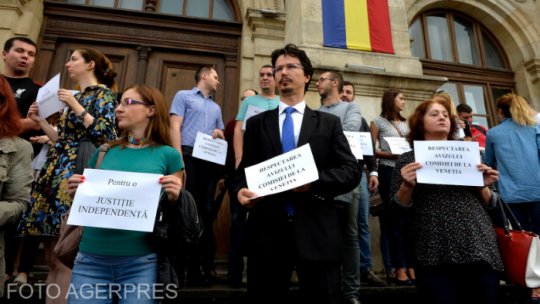 Magistraţii protestează faţă de modificarea legilor justiţiei prin OUG