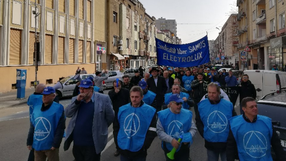 Muncitorii de la Electrolux Satu Mare rămân în grevă