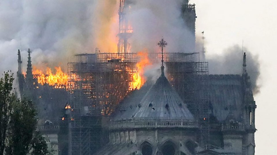 Incendiu puternic la Catedrala Notre-Dame din Paris