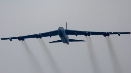 American B-52 Bomber trains in Romania’s Airspace
