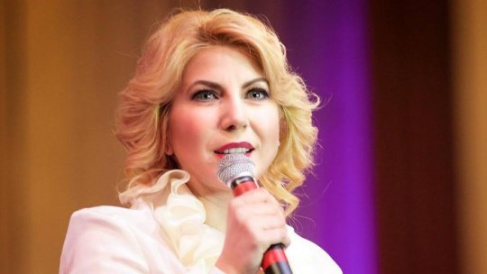 În afaceri, doamnele nu trebuie să uite de feminitate