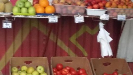 Controale şi amenzi de la ANPC în pieţe şi magazine, la fructe şi legume