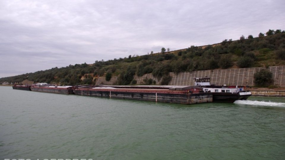 Alertă la Cumpăna:Malul Canalului Dunăre-Marea Neagră se prăbușește