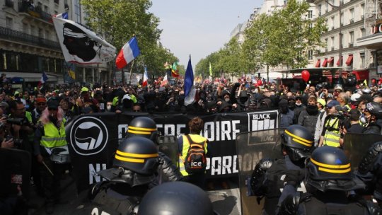 Franța: Un grup de protestatari au atacat un spital din Paris