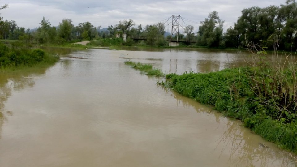 Cod portocaliu de inundaţii pe râuri din ţară