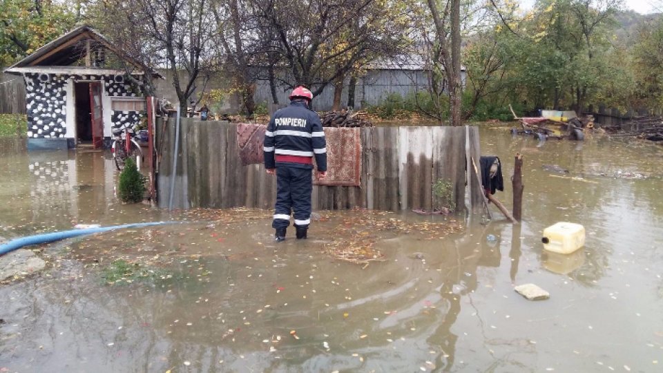 Coduri galbene şi portocalii de inundaţii