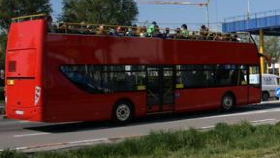 Tururi ghidate cu autobuzele etajate între Constanţa şi Mamaia