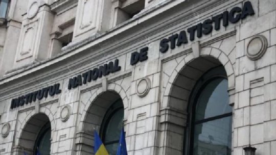Mai mult de jumătate din cheltuielile populaţiei, pentru consum
