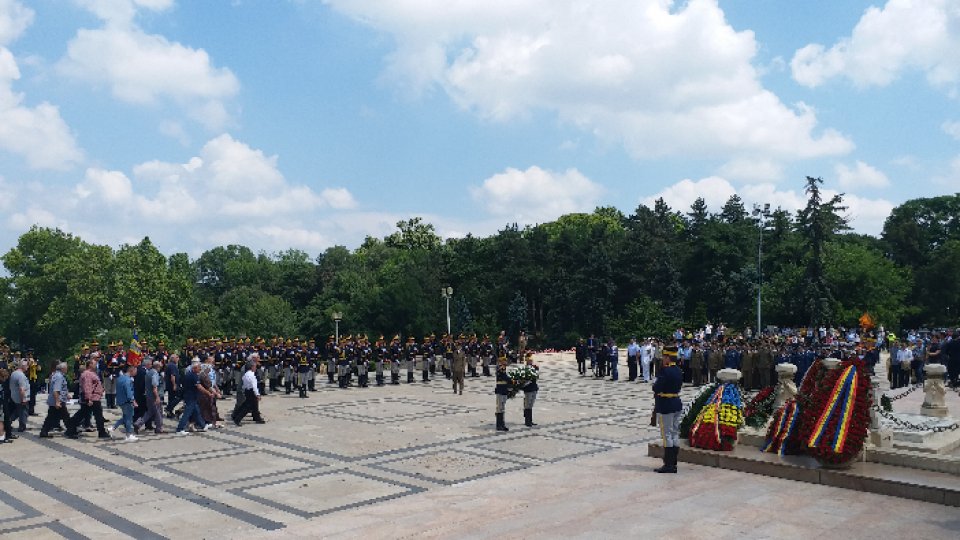 Manifestări dedicate memoriei eroilor din întreaga țară, de Ziua Eroilor