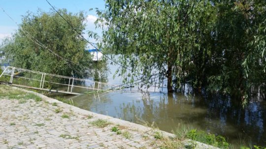 Efectele inundaţiilor în ţară (FOTO)