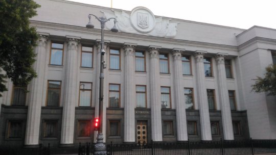 Ucrainenii votează duminică pentru a aduce un spirit nou în Rada Supremă 