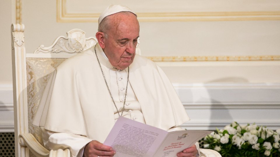 Papa Francisc cere ''coridoare umanitare'' pentru migranţi