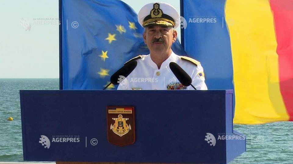 Decorarea drapelului Bazei Logistice Navale Pontica