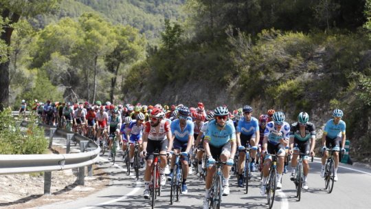 Incidente în deschiderea cursei de ciclism Vuelta, din Spania