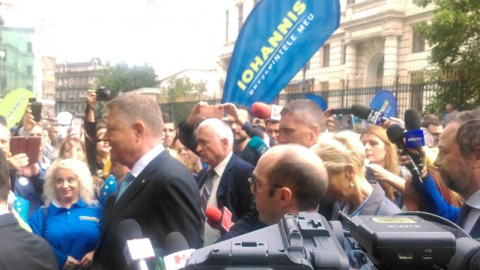 K. Iohannis şi-a înregistrat la BEC candidatura pentru un nou mandat