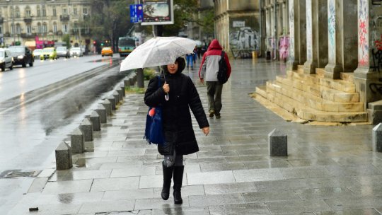 Posibile precipitaţii în toată România până vineri dimineaţă