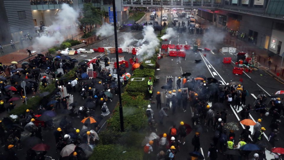 Dezbateri televizate în Hong Kong pentru detensionarea situaţiei