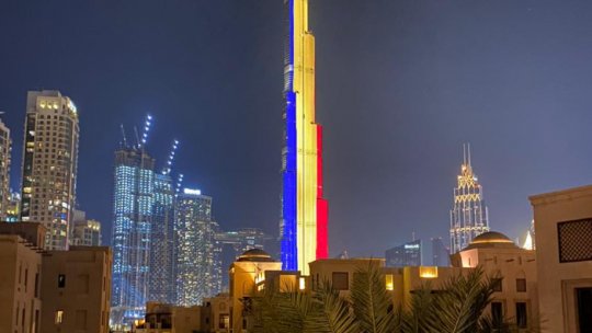 Celebrul turn Burj al Arab, iluminat în culorile drapelului țării noastre