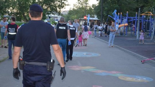 Zeci de persoane care petreceau într-un local din Voluntari, amendate