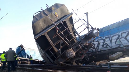 Traficul feroviar între Dărăgăneşti-Olt şi Caracal, în continuare blocat