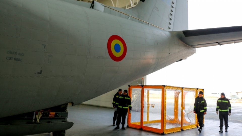 FOTO: Șase români de pe nava Diamond Princess, aduşi în ţară #Covid-19