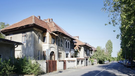 „Case cu curte şi grădină înainte de război”