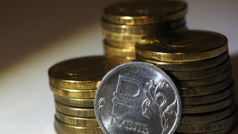 Cursul rublei ruseşti s-a prăbuşit după destrămarea grupului OPEC-Plus