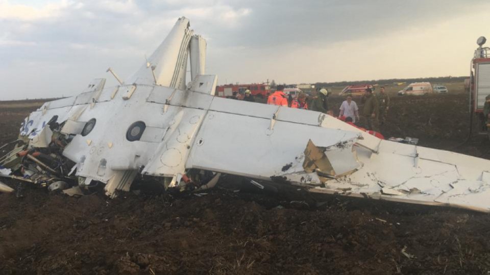 Avion de mici dimensiuni prăbuşit în judeţul Arad