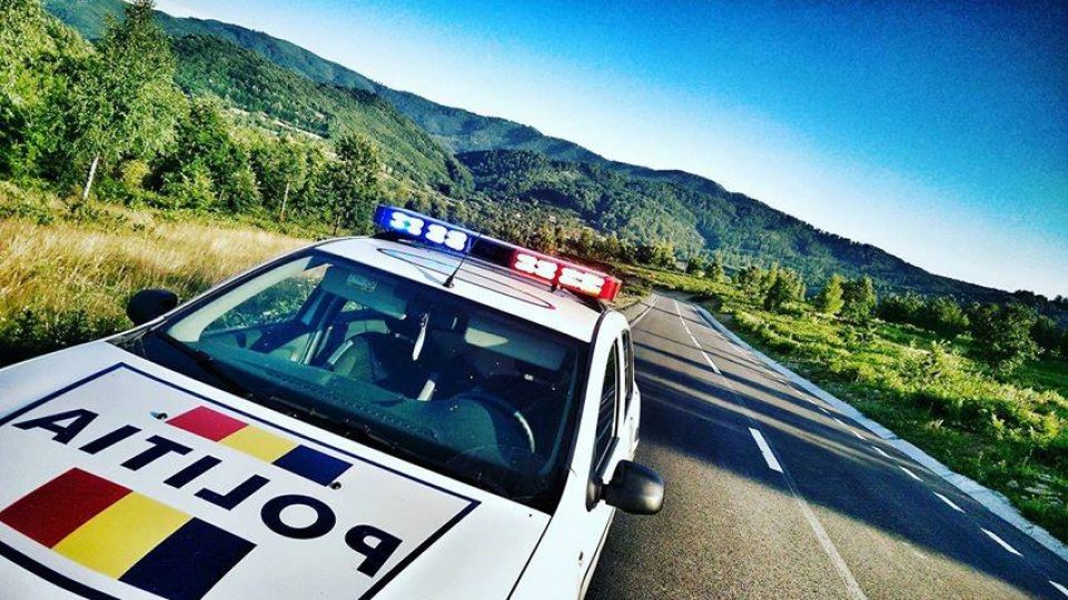Imnul României la megafoanele maşinilor poliţiei și ale jandarmeriei