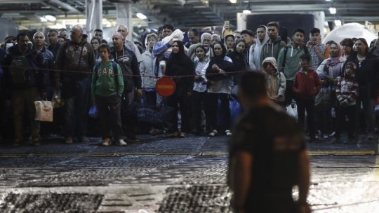Numeroşi migranţi forţează intrarea în Europa