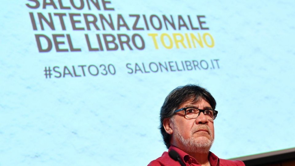 Scriitorul chilian, Luis Sepulveda, a murit în Spania din cauza Covid-19