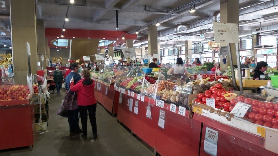 Reportaj: Piaţa Obor în perioada restricțiilor #Covid-19 (FOTO)