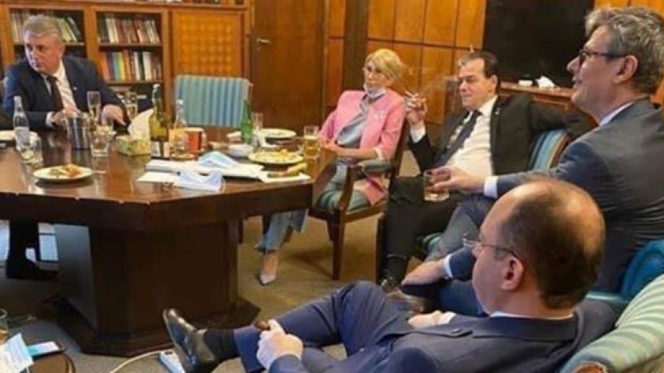 Premierul Orban, amendă pentru fumat și nepurtarea măștii în spații închise