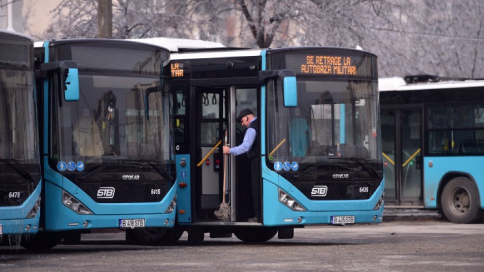 Transportul public în Bucureşti se va desfășura cu respectarea distanței 