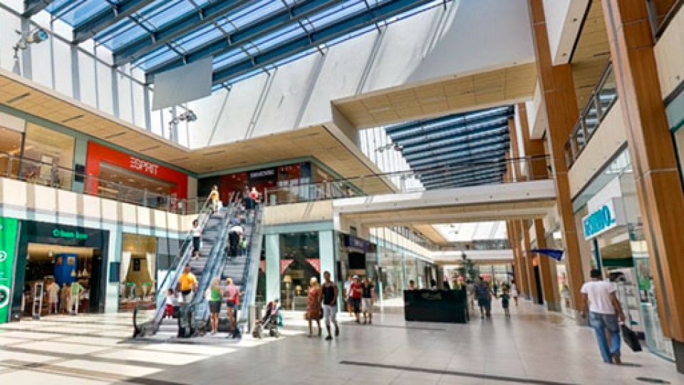 Conflictul "chiriași - proprietarii mall-urilor"va fi reglementat prin lege
