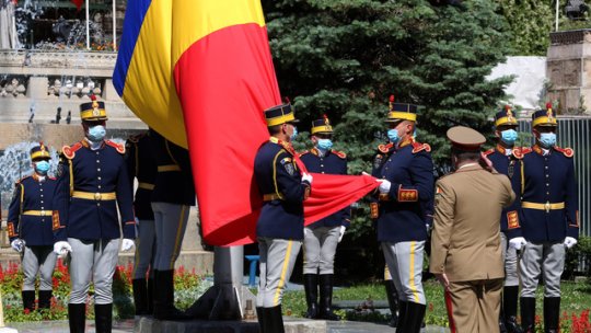 Ceremonie de Ziua Drapelului Naţional, la Bucureșți , în Piața Tricolorului